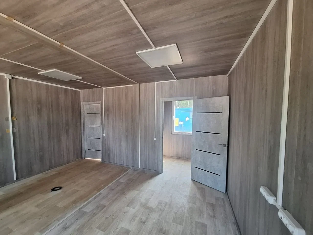 Продажа двойной бытовки 6 х 4.9 м — синяя, с утеплением и электрикой. 2